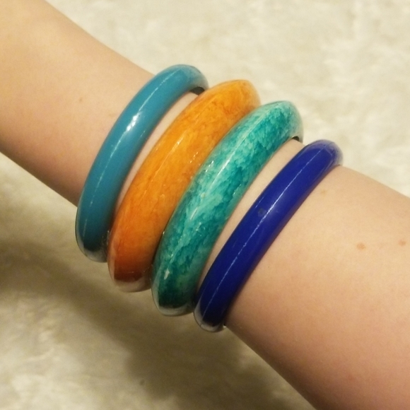 Plastic bangles set (15c) - Picture 2 of 3